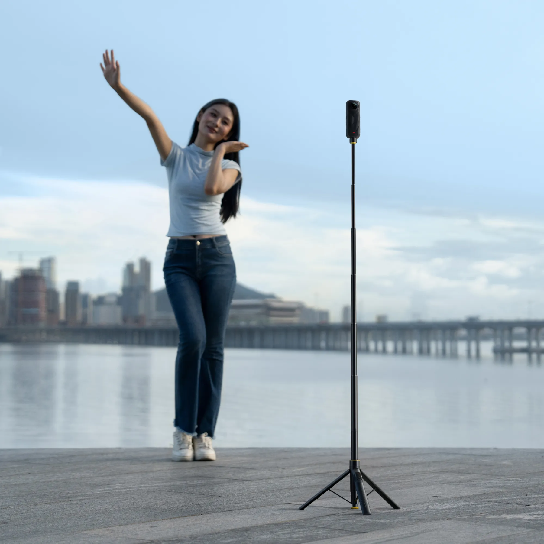 Selfie Stick + Tripode Control Remoto Insta360 - Skymotion Colombia